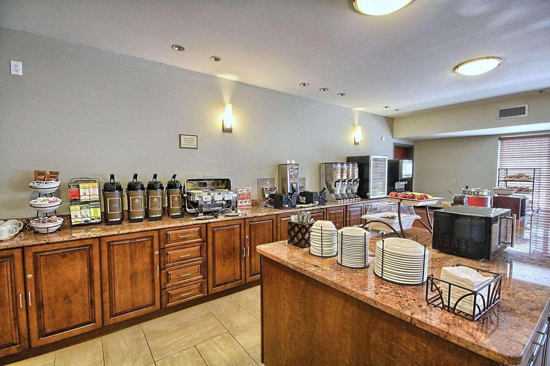 Country Inn & Suites by Radisson, Dearborn, MI photo 28
