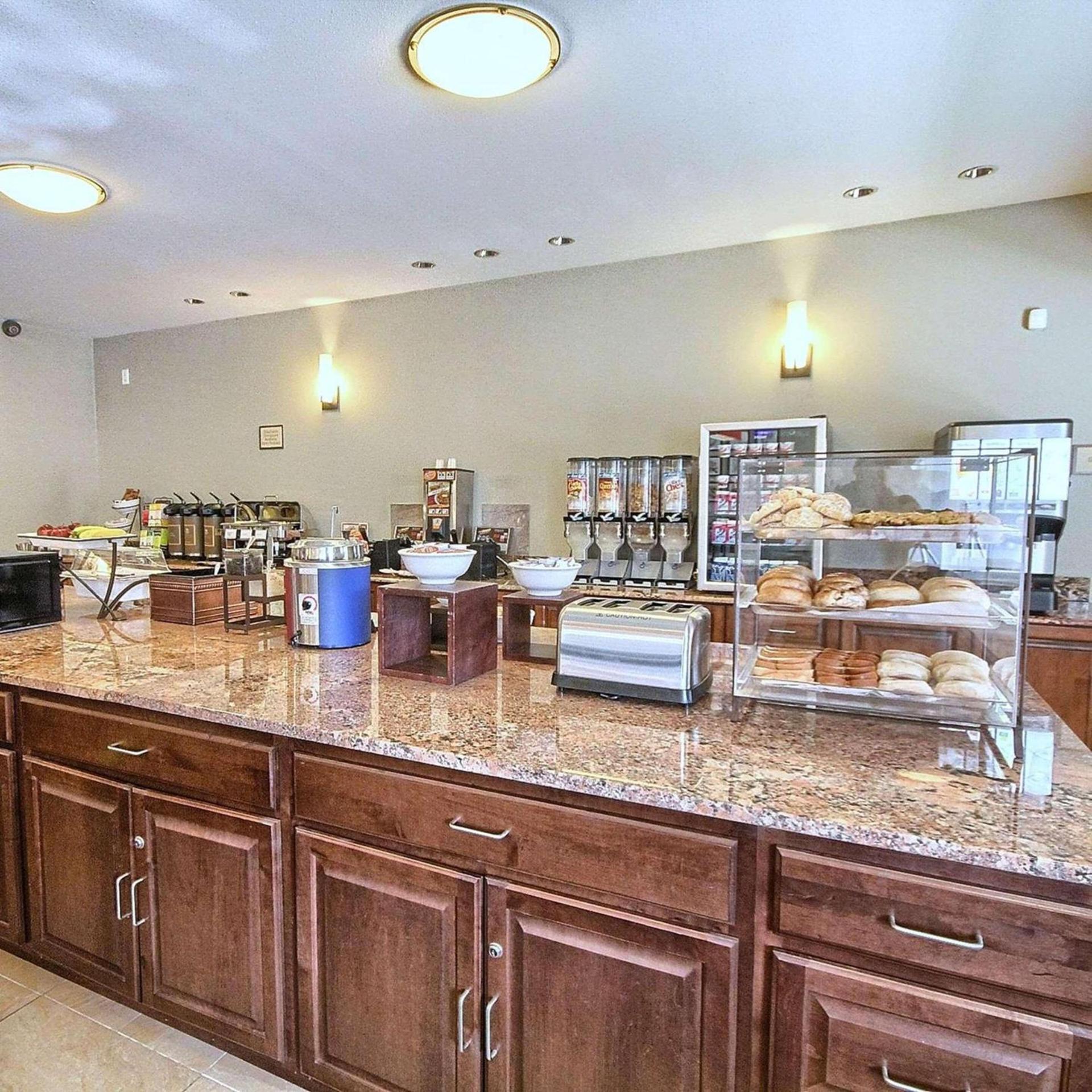 Country Inn & Suites by Radisson, Dearborn, MI photo 27