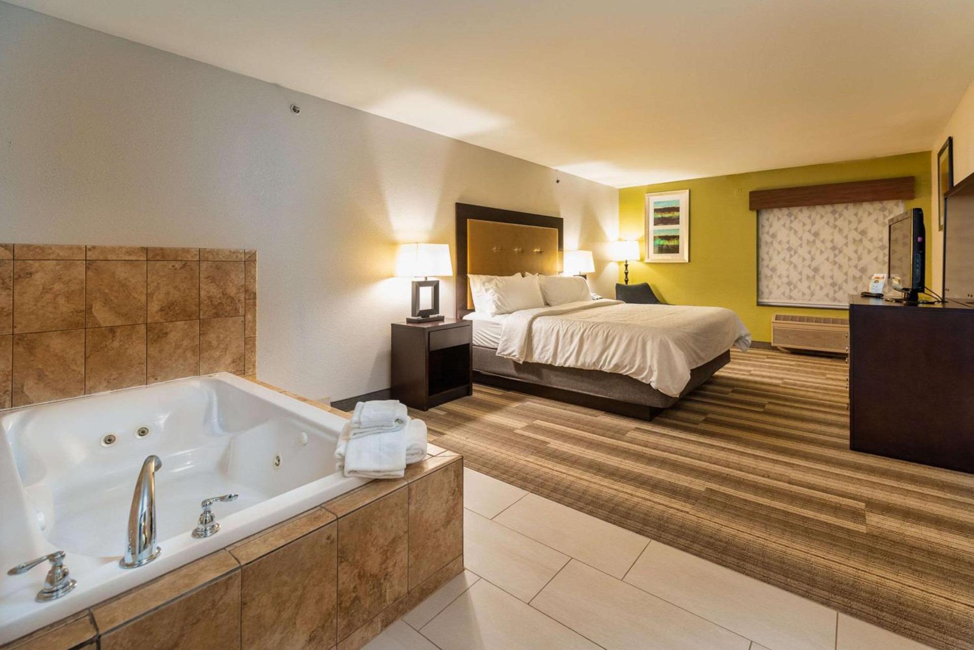 Country Inn & Suites by Radisson, South Haven, MI photo 32