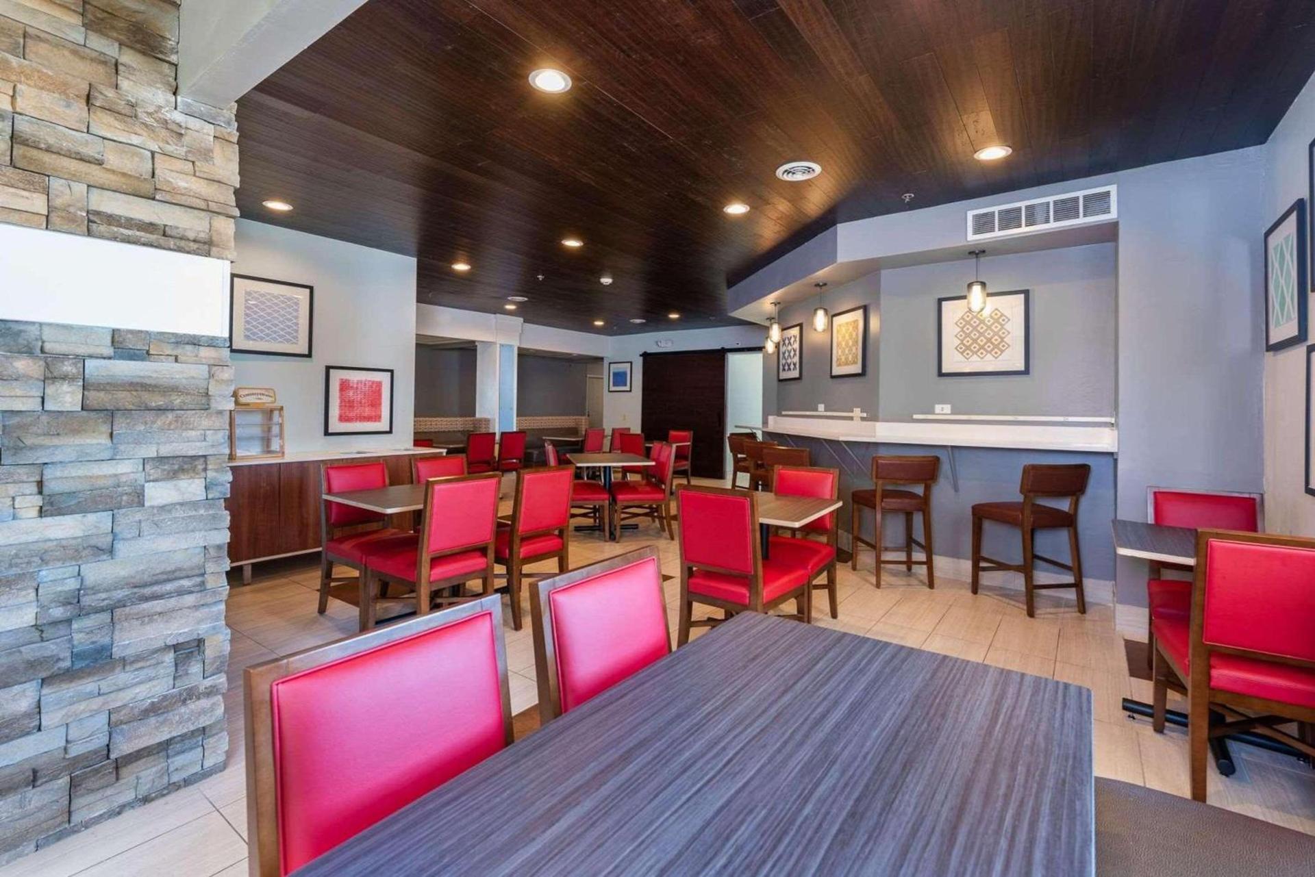 Country Inn & Suites by Radisson, South Haven, MI photo 40