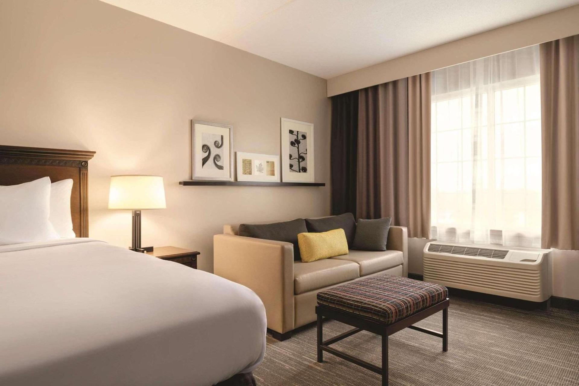 Country Inn & Suites by Radisson, Grand Rapids East, MI photo 9
