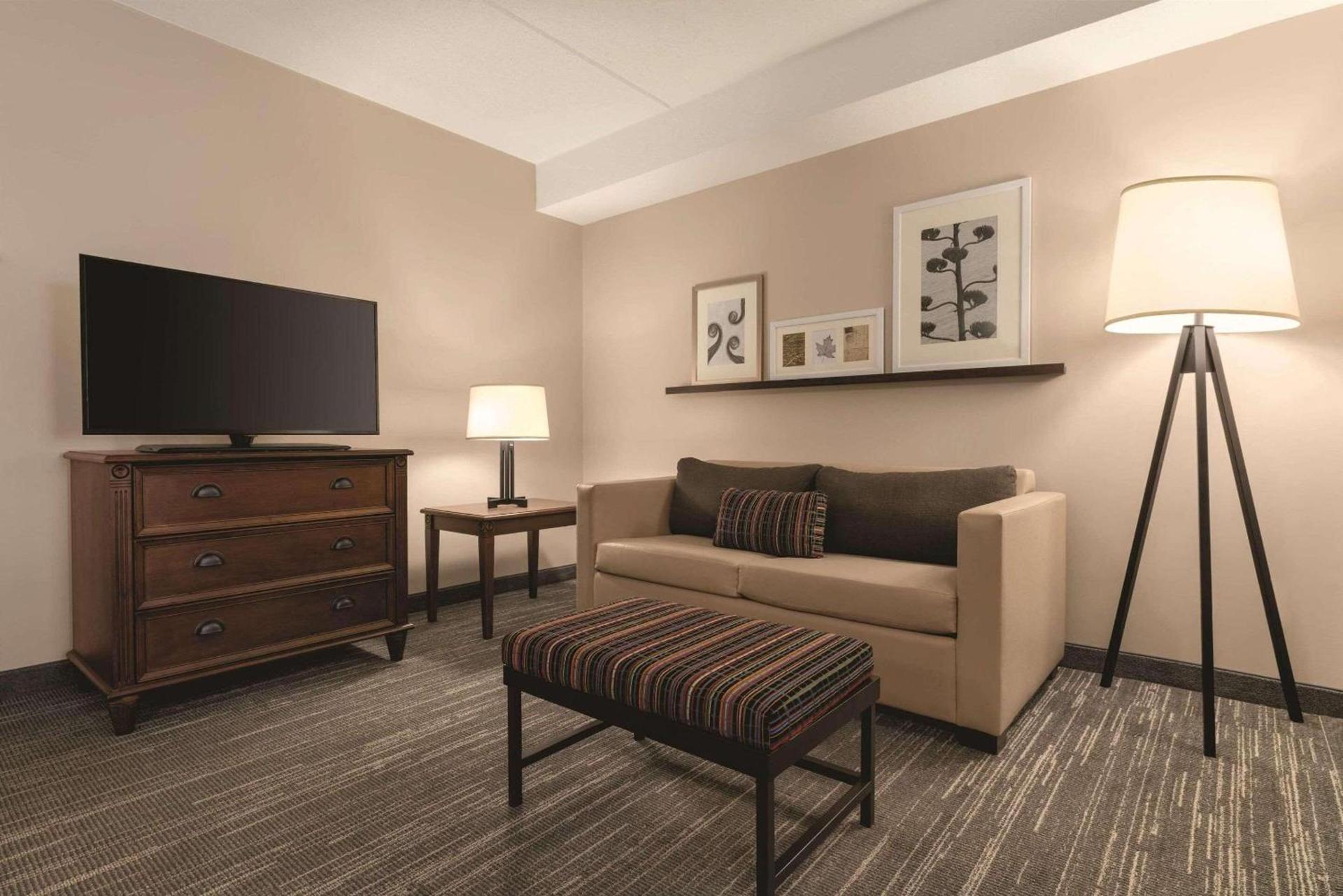 Country Inn & Suites by Radisson, Grand Rapids East, MI photo 15