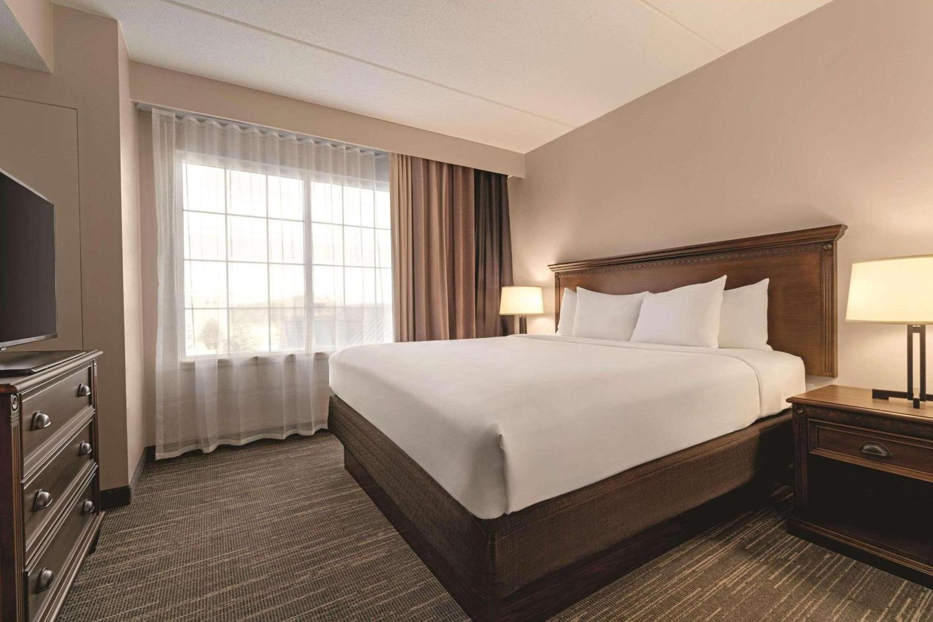 Country Inn & Suites by Radisson, Grand Rapids East, MI photo 17