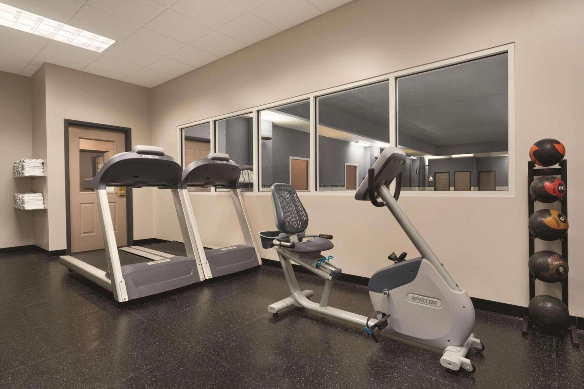 Country Inn & Suites by Radisson, Grand Rapids East, MI photo 23