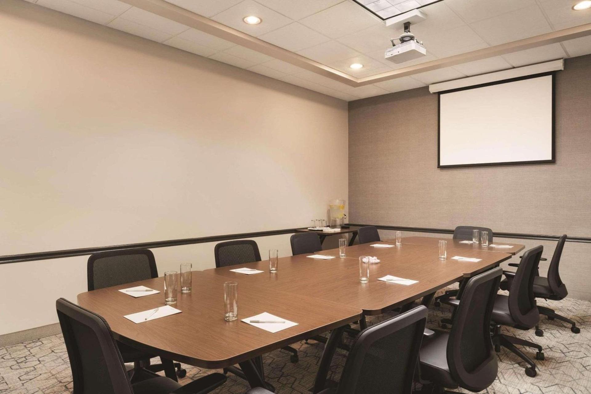Country Inn & Suites by Radisson, Grand Rapids East, MI photo 24