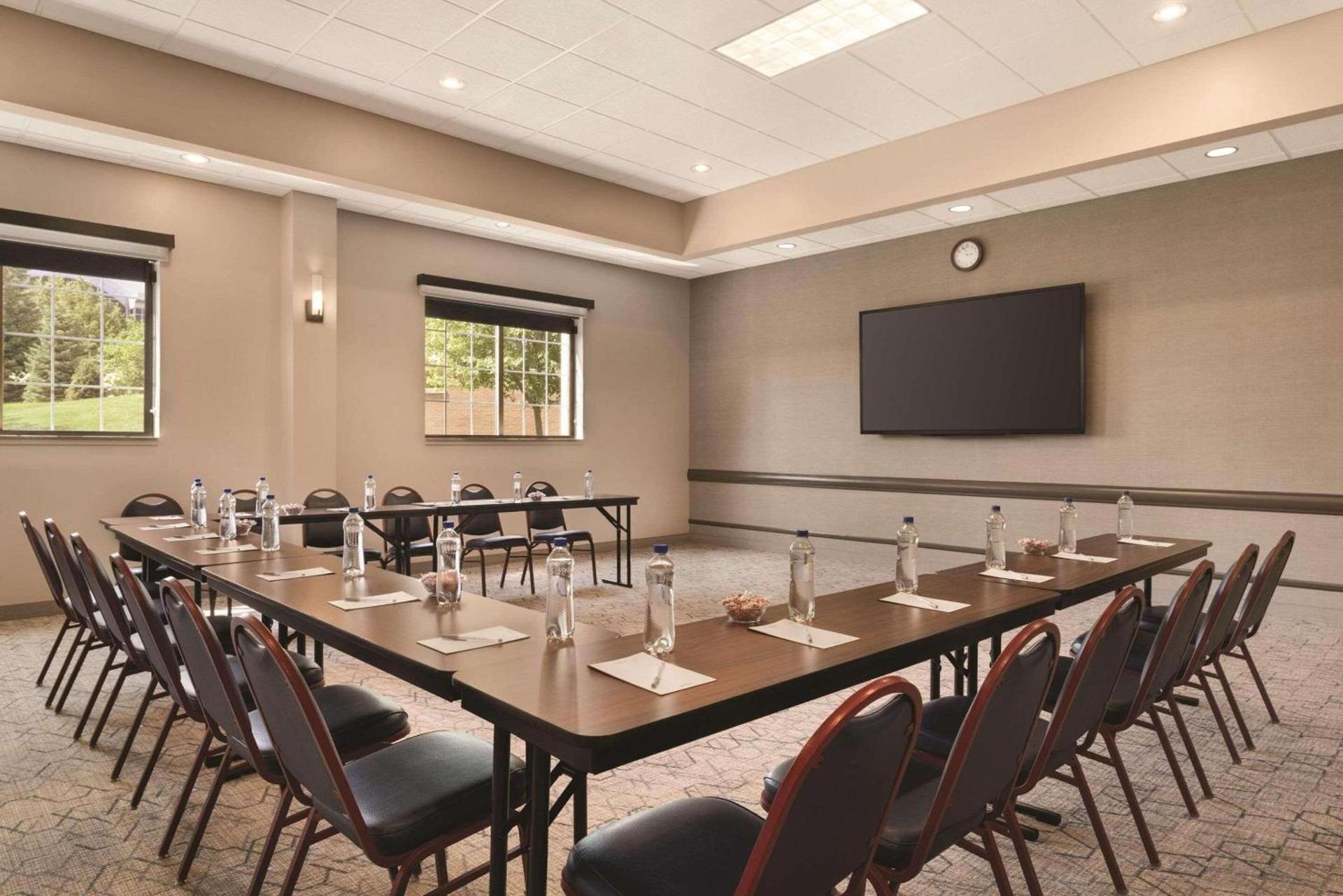 Country Inn & Suites by Radisson, Grand Rapids East, MI photo 27