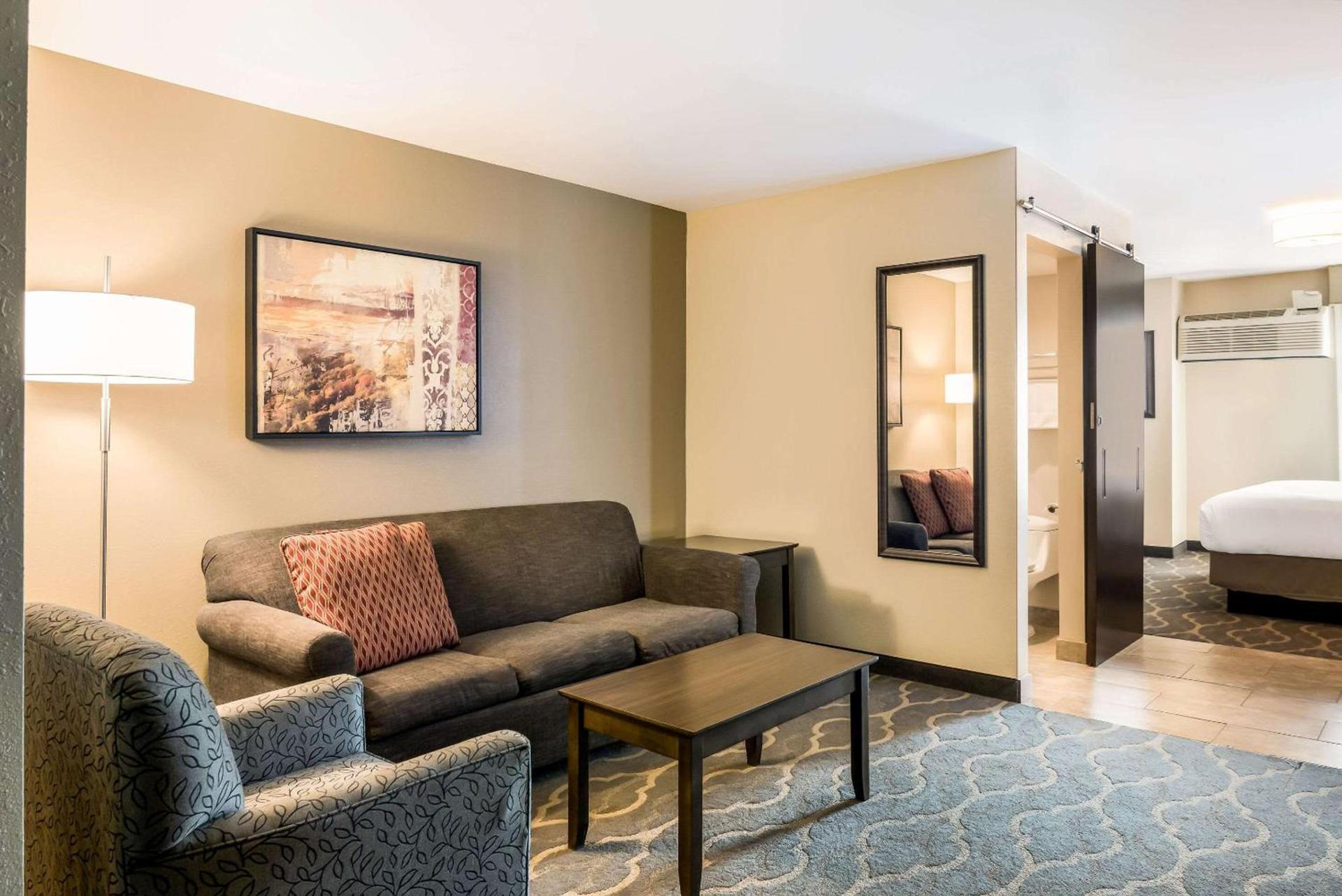 Country Inn & Suites by Radisson, Grandville-Grand Rapids West, MI photo 26