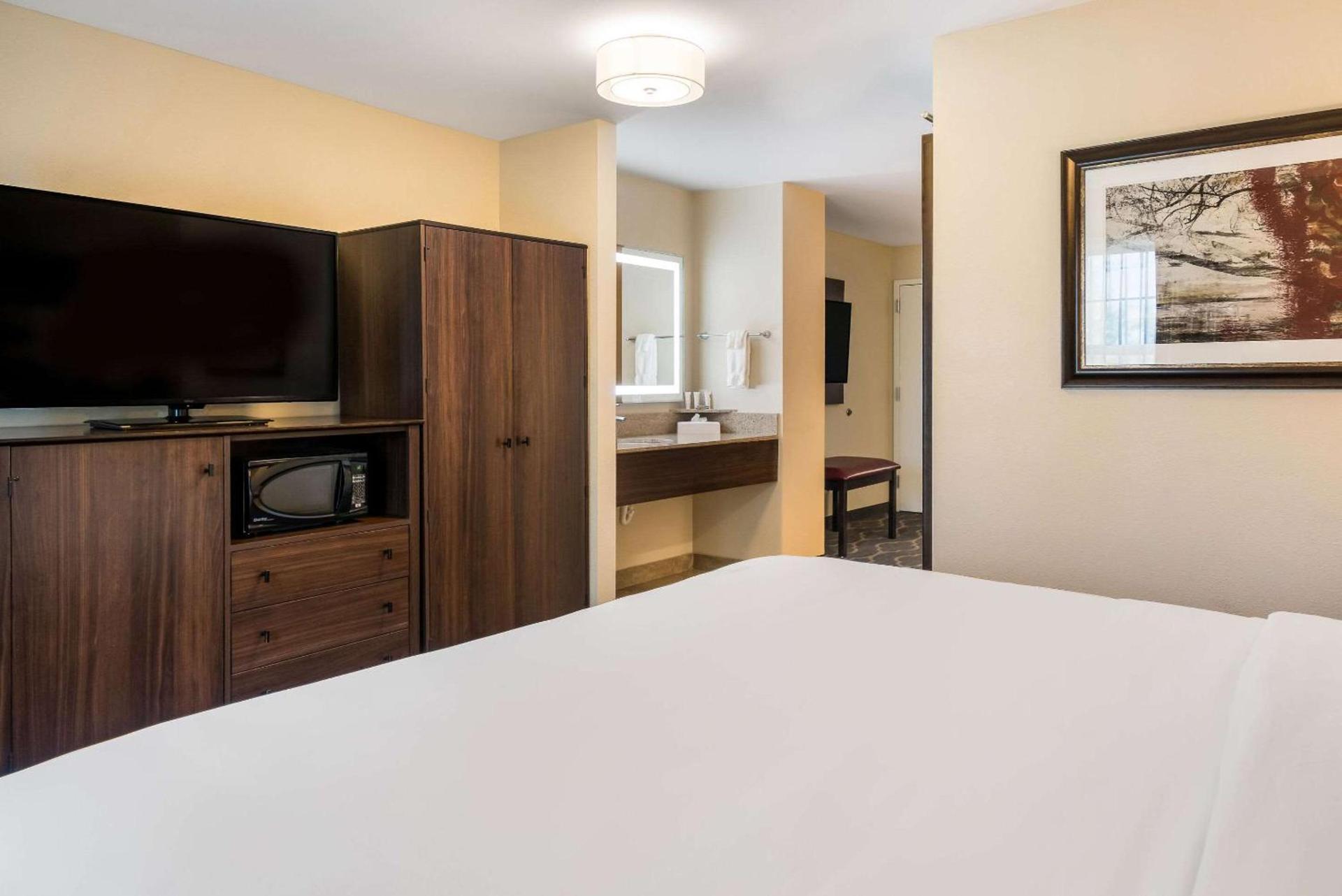 Country Inn & Suites by Radisson, Grandville-Grand Rapids West, MI photo 30