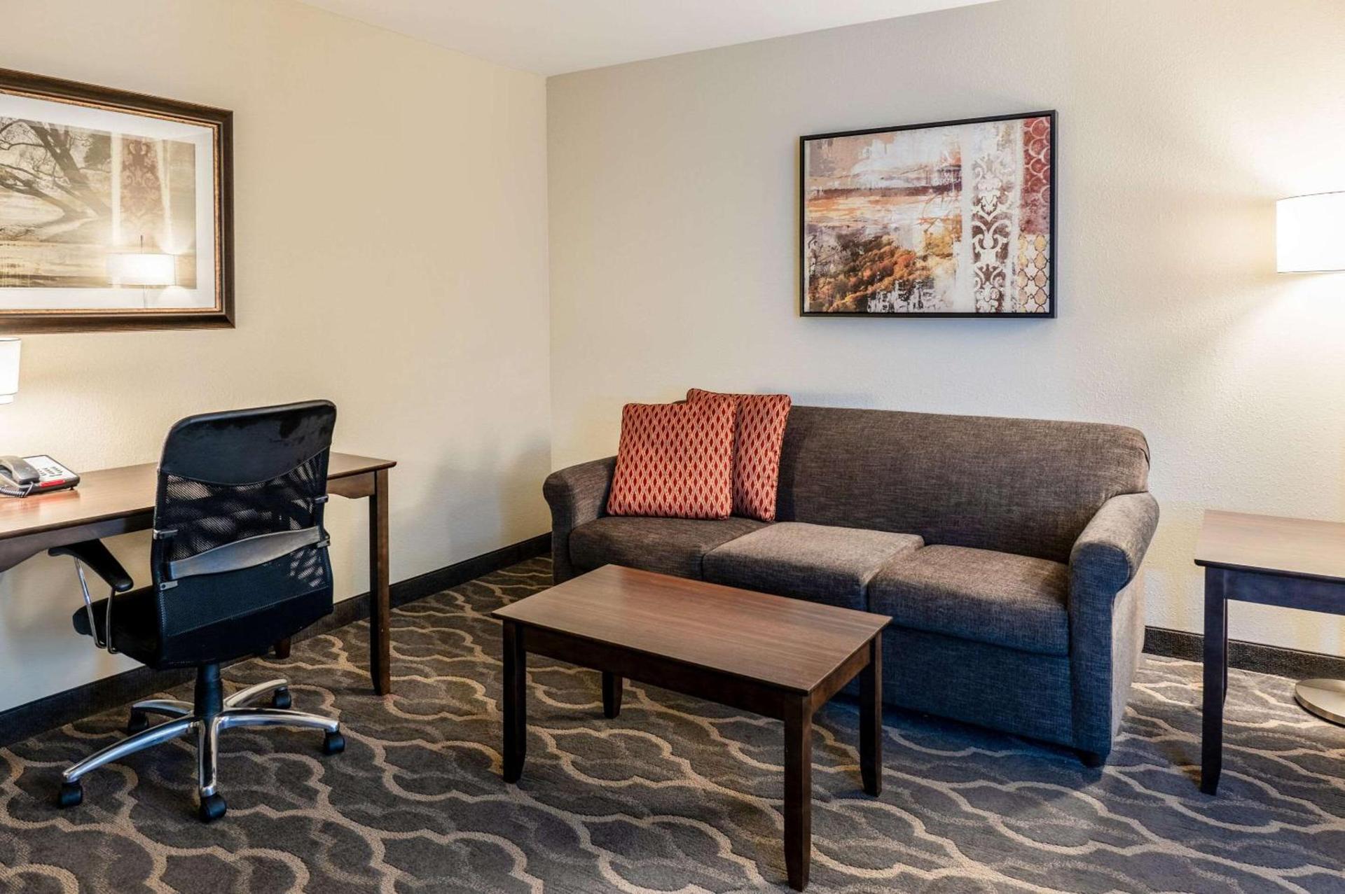 Country Inn & Suites by Radisson, Grandville-Grand Rapids West, MI photo 29