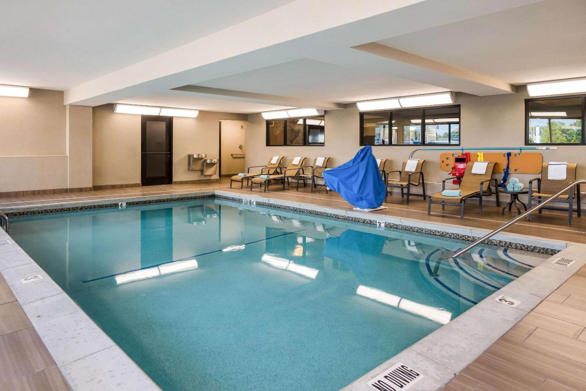 Country Inn & Suites by Radisson, Grandville-Grand Rapids West, MI photo 31