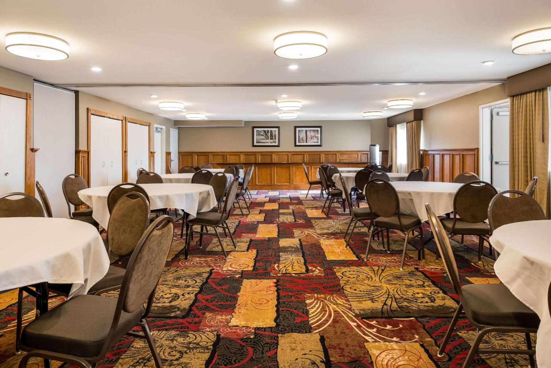 Country Inn & Suites by Radisson, Grandville-Grand Rapids West, MI photo 36