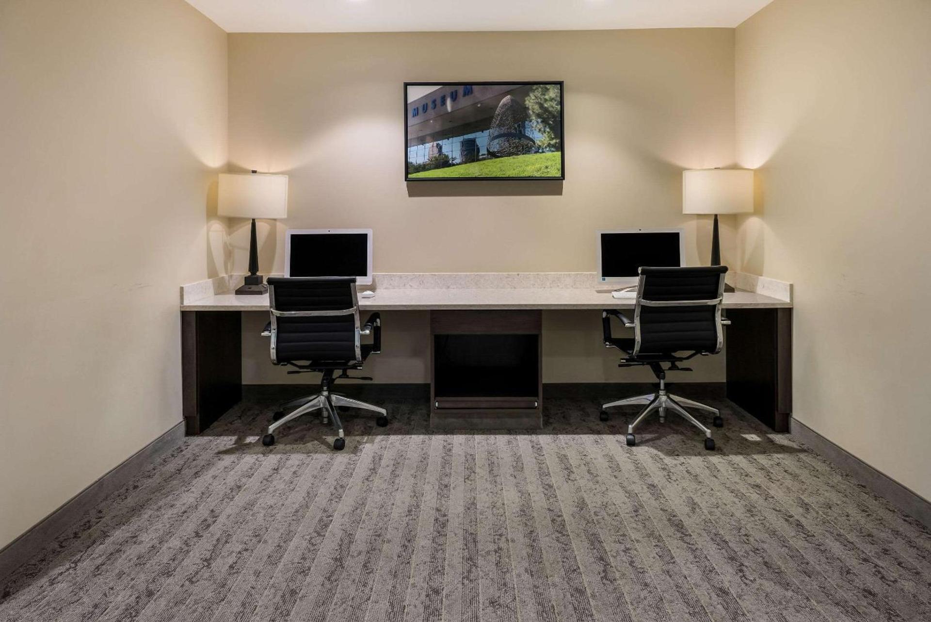 Country Inn & Suites by Radisson, Grandville-Grand Rapids West, MI photo 35