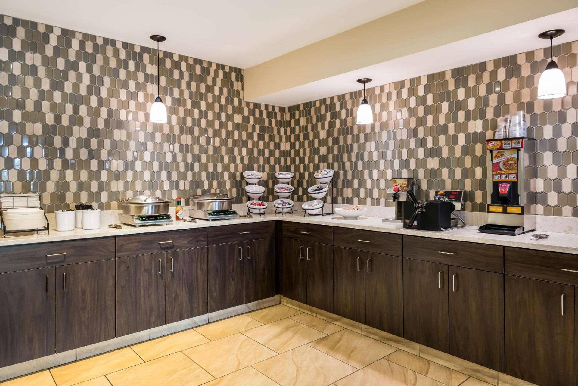 Country Inn & Suites by Radisson, Grandville-Grand Rapids West, MI photo 40