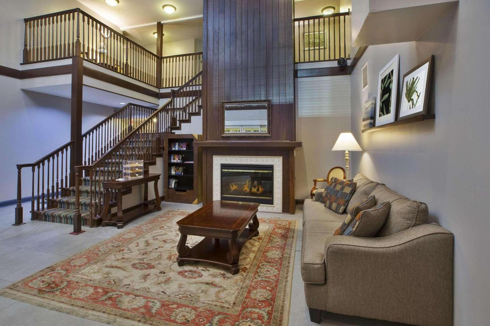 Country Inn & Suites by Radisson, Big Rapids, MI photo 4