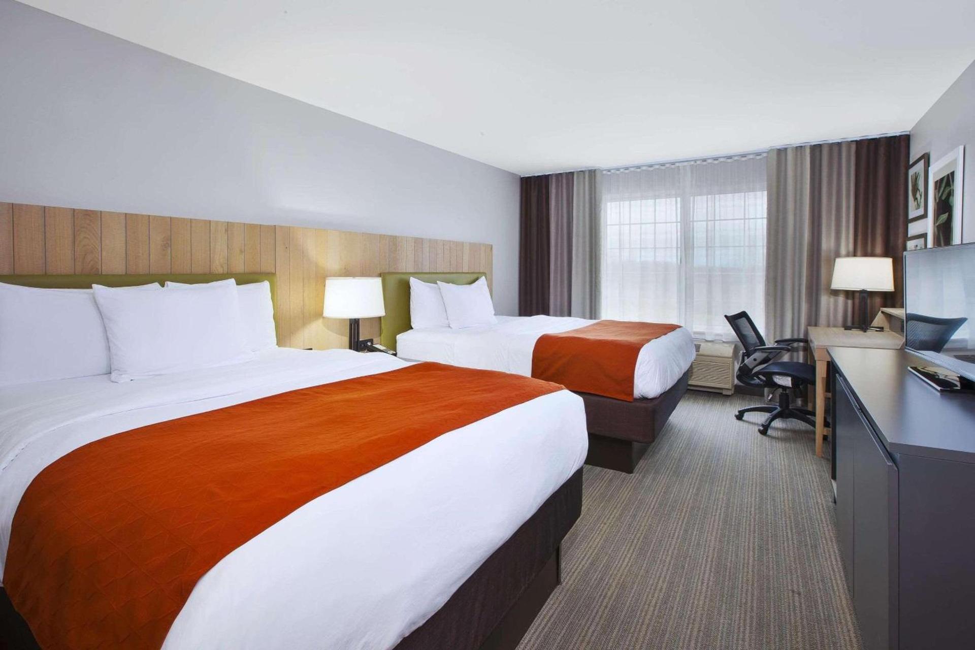 Country Inn & Suites by Radisson, Big Rapids, MI photo 8