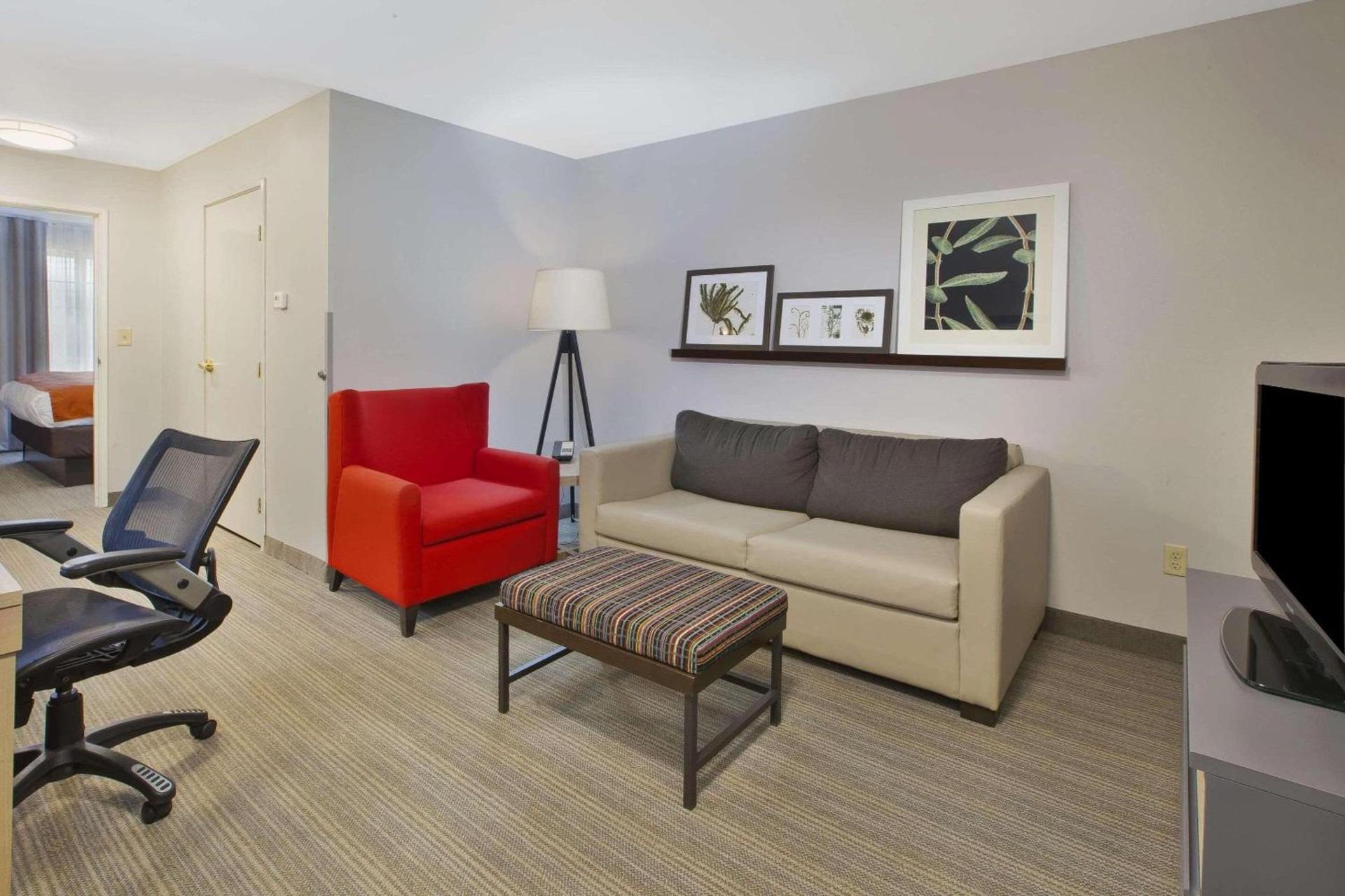 Country Inn & Suites by Radisson, Big Rapids, MI photo 10