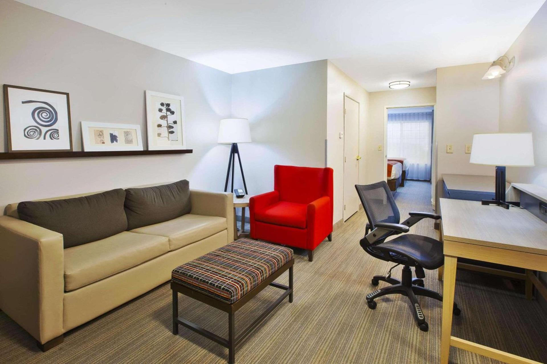 Country Inn & Suites by Radisson, Big Rapids, MI photo 14