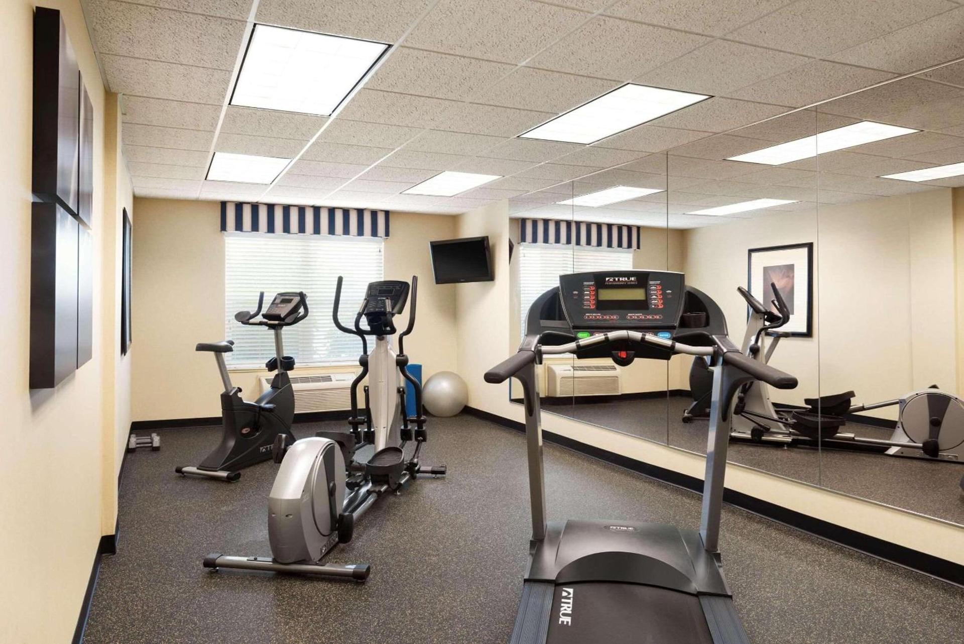 Country Inn & Suites by Radisson, Shoreview-Mounds View, MN photo 11