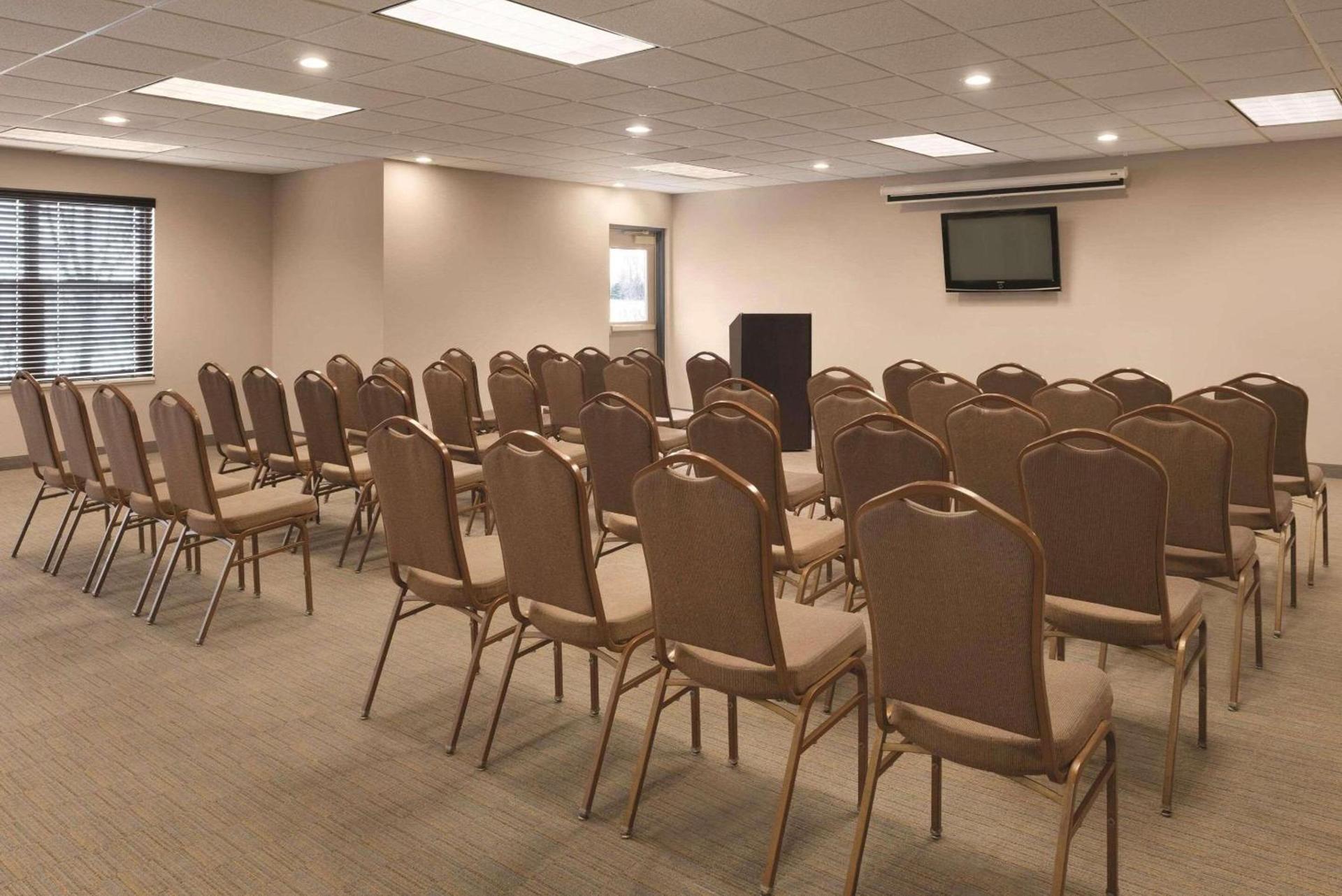 Country Inn & Suites by Radisson, Shoreview-Mounds View, MN photo 12