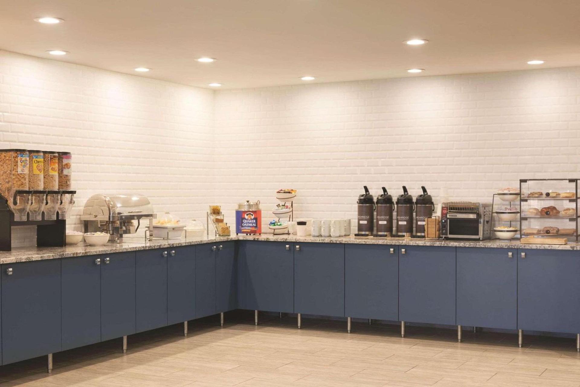 Country Inn & Suites by Radisson, Shoreview-Mounds View, MN photo 13