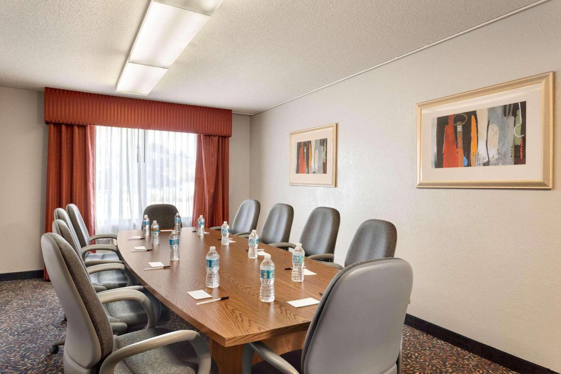 Country Inn & Suites by Radisson, Near The National Sports Center, Coon Rapids, MN photo 11
