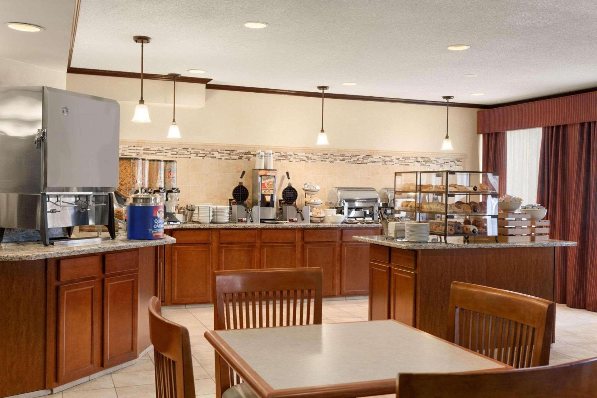 Country Inn & Suites by Radisson, Near The National Sports Center, Coon Rapids, MN photo 13