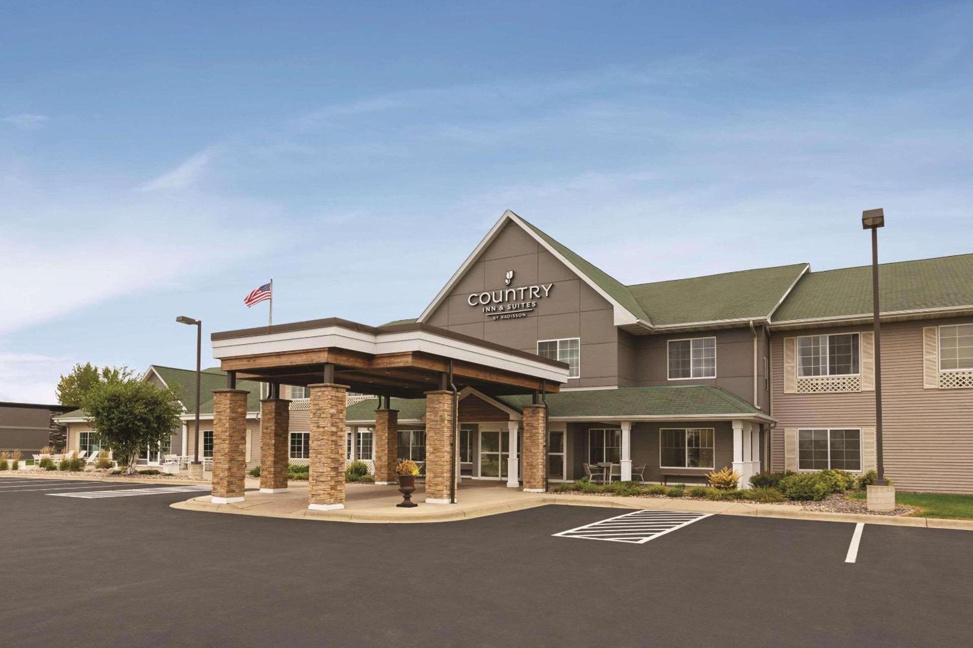Country Inn & Suites by Radisson, Willmar, MN — hotel in Willmar