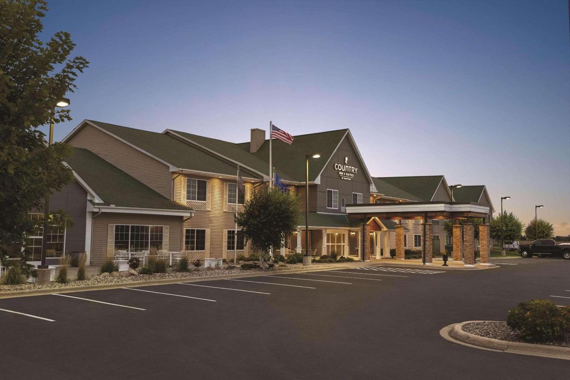 Country Inn & Suites by Radisson, Willmar, MN photo 5