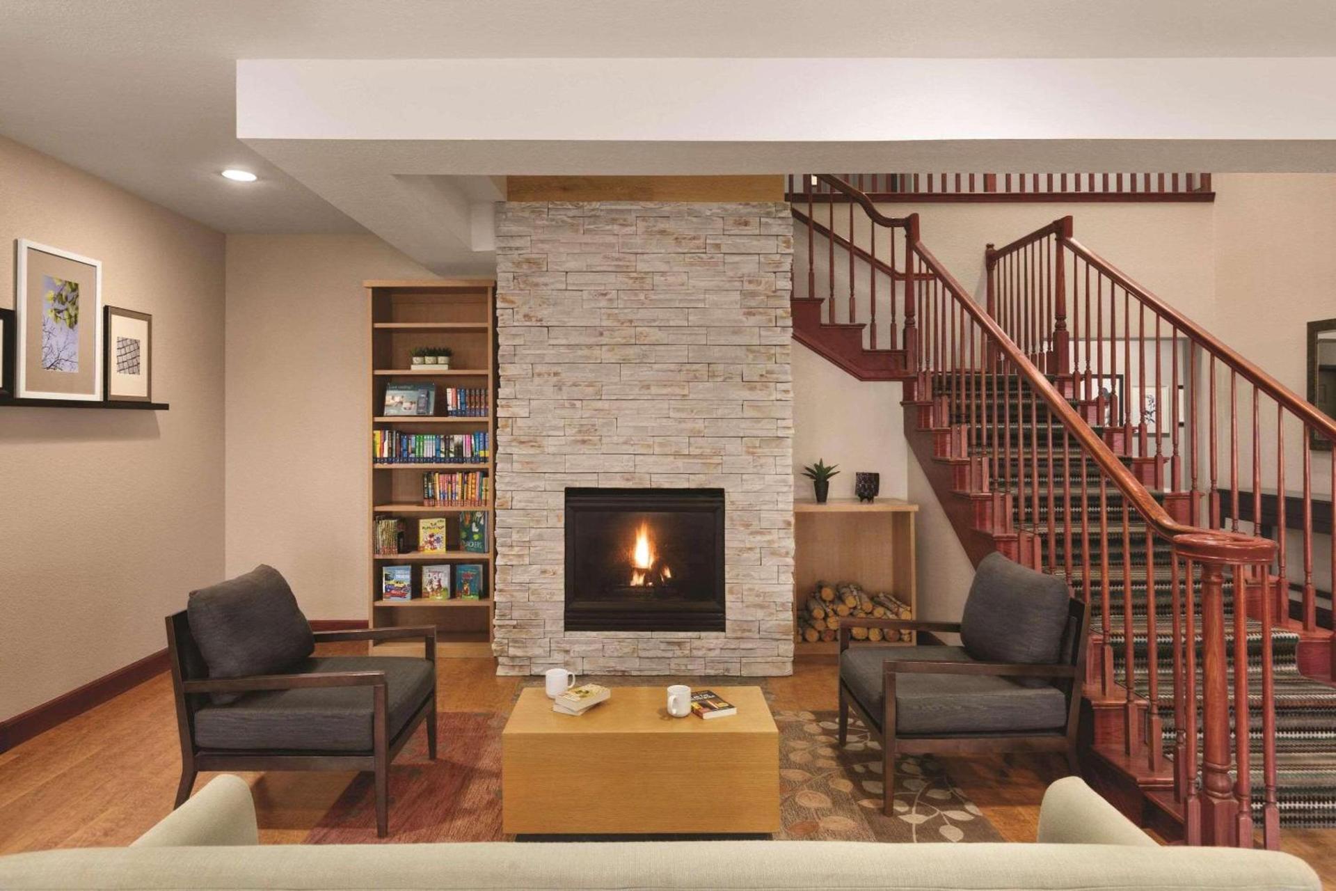 Country Inn & Suites by Radisson, Willmar, MN photo 6