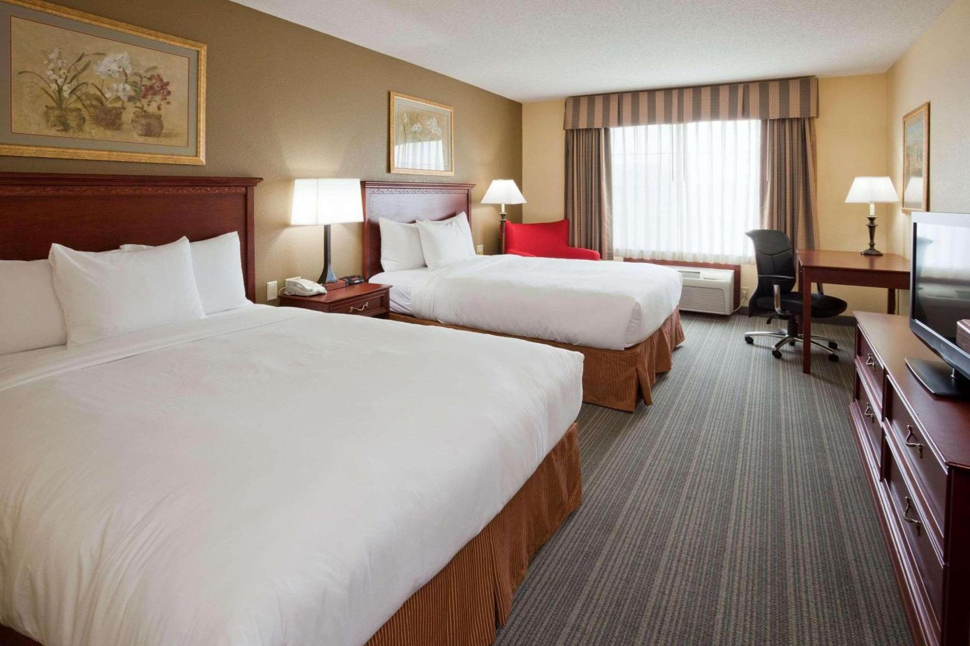 Country Inn & Suites by Radisson, Willmar, MN photo 10