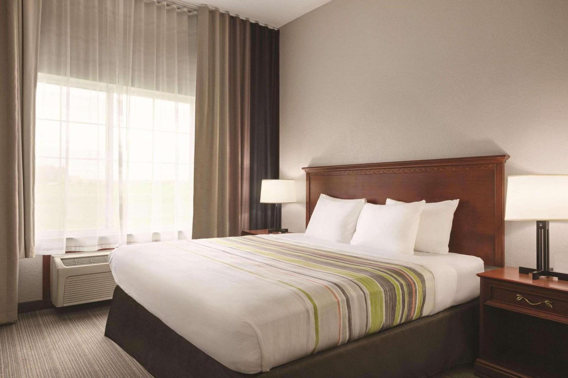 Country Inn & Suites by Radisson, Willmar, MN photo 12