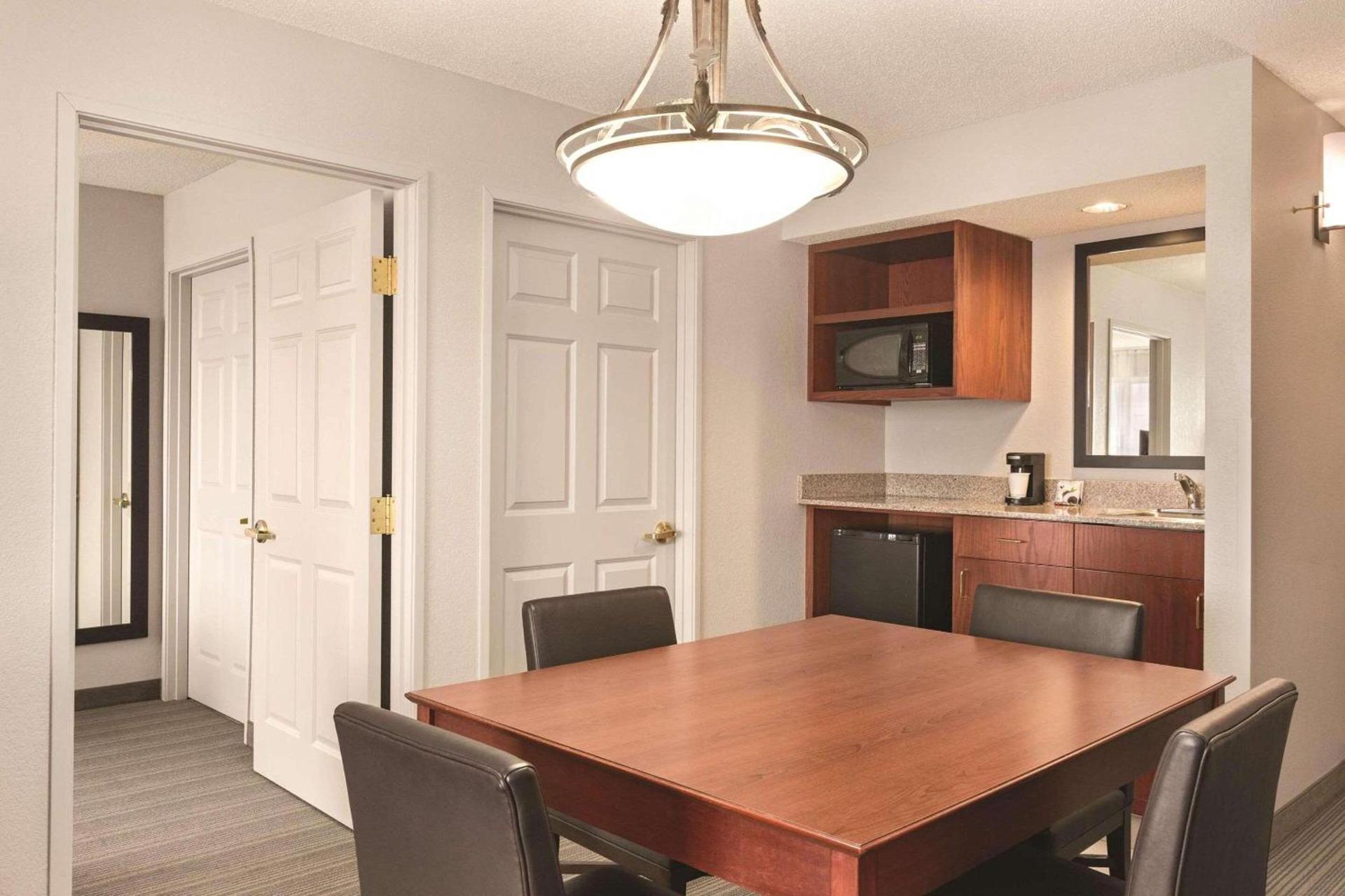 Country Inn & Suites by Radisson, Willmar, MN photo 13