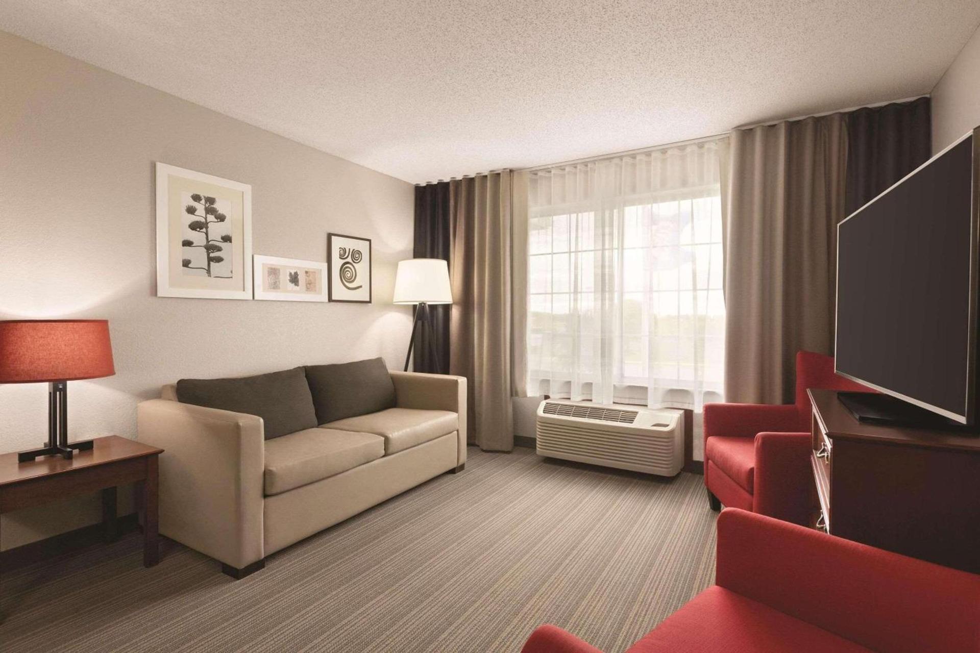 Country Inn & Suites by Radisson, Willmar, MN photo 14