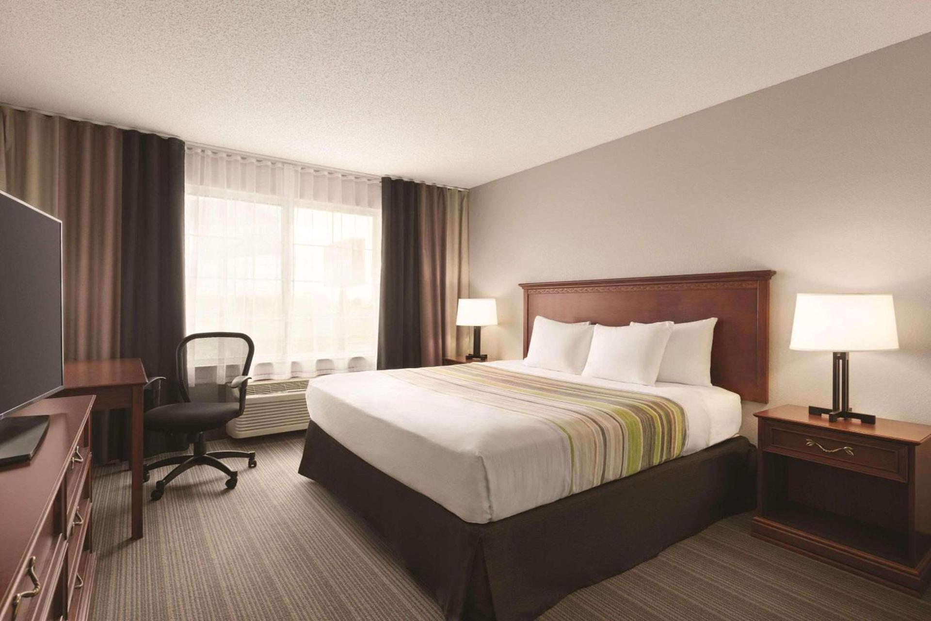 Country Inn & Suites by Radisson, Willmar, MN photo 17