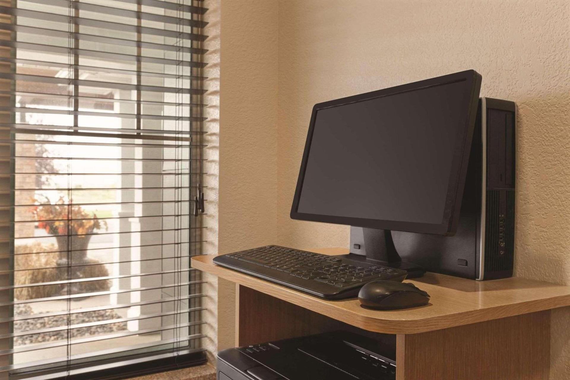 Country Inn & Suites by Radisson, Willmar, MN photo 23