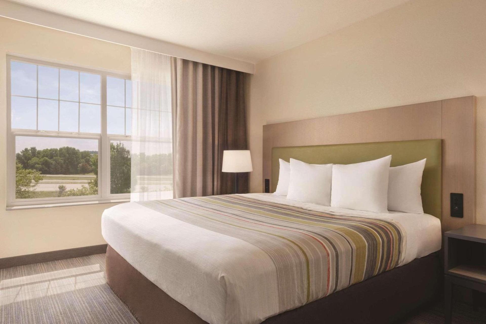 Country Inn & Suites by Radisson, Cottage Grove, MN photo 9