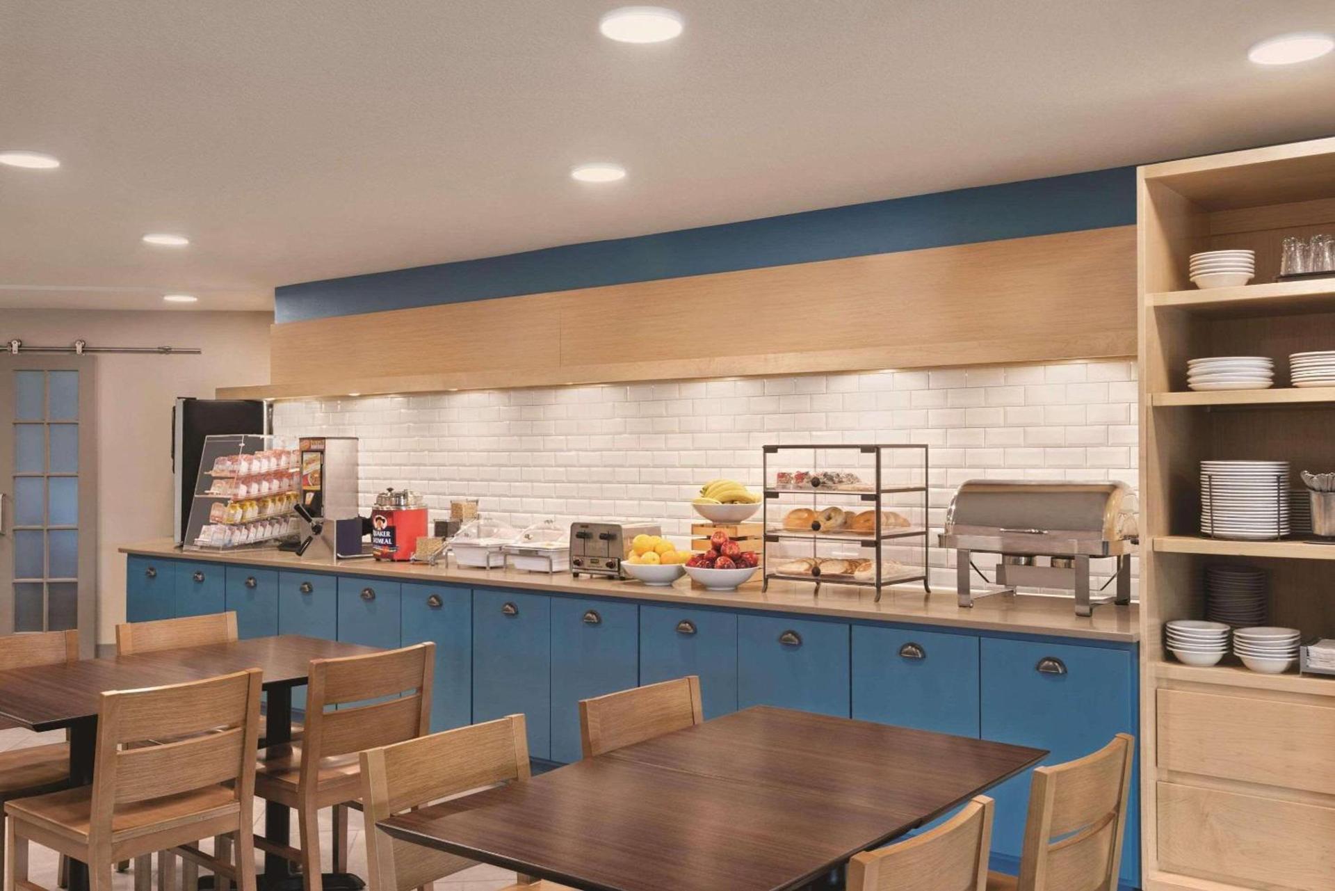 Country Inn & Suites by Radisson, Northfield, MN photo 2