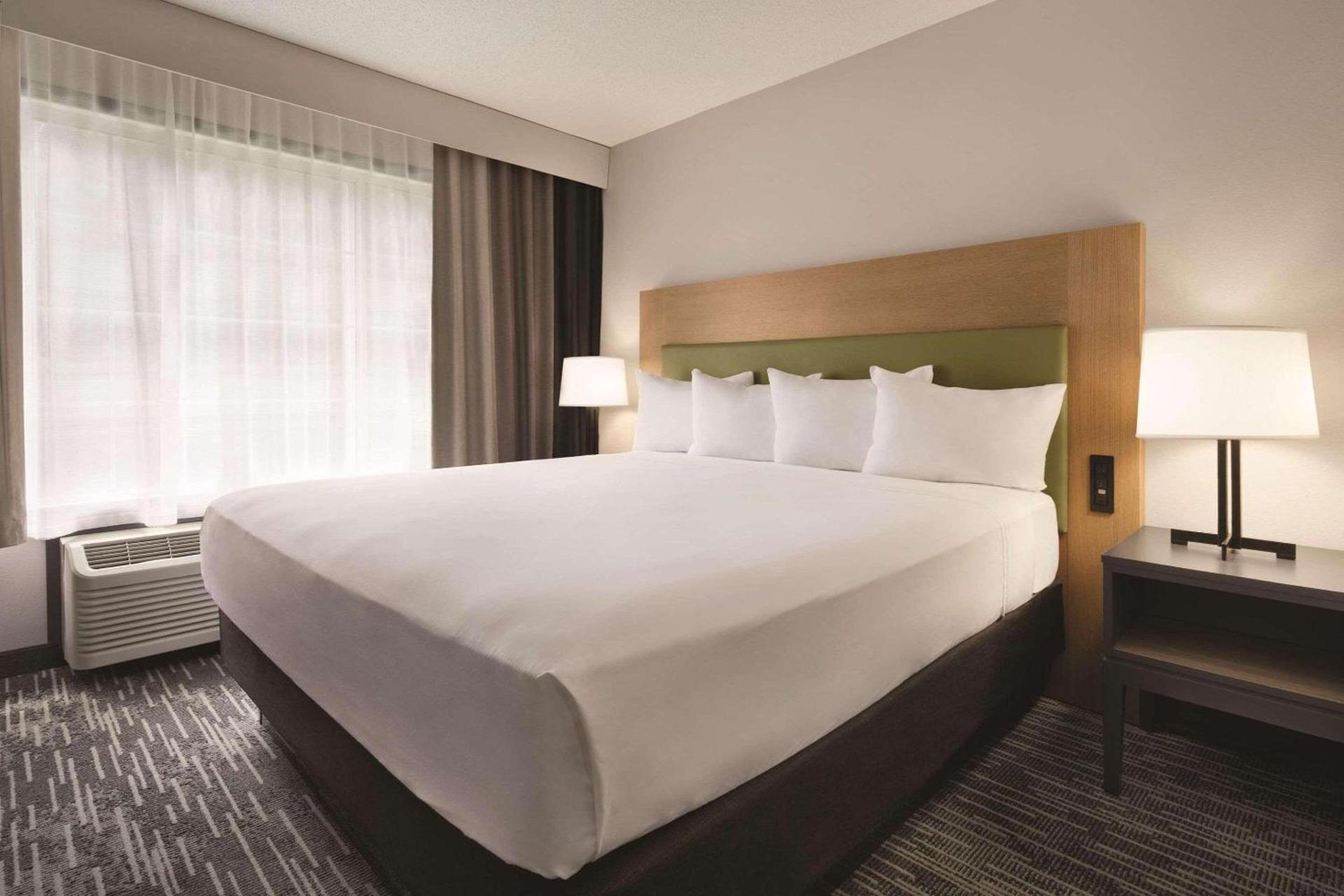 Country Inn & Suites by Radisson, Detroit Lakes, MN photo 43