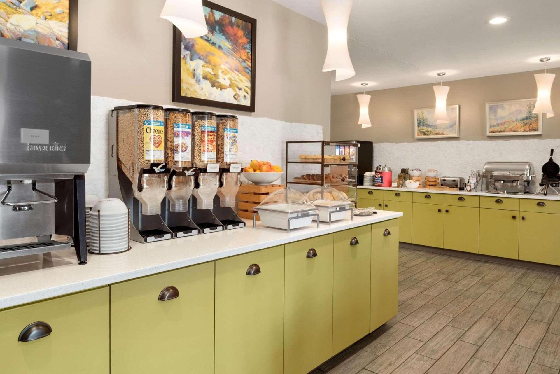 Country Inn & Suites by Radisson, Duluth North, MN photo 12