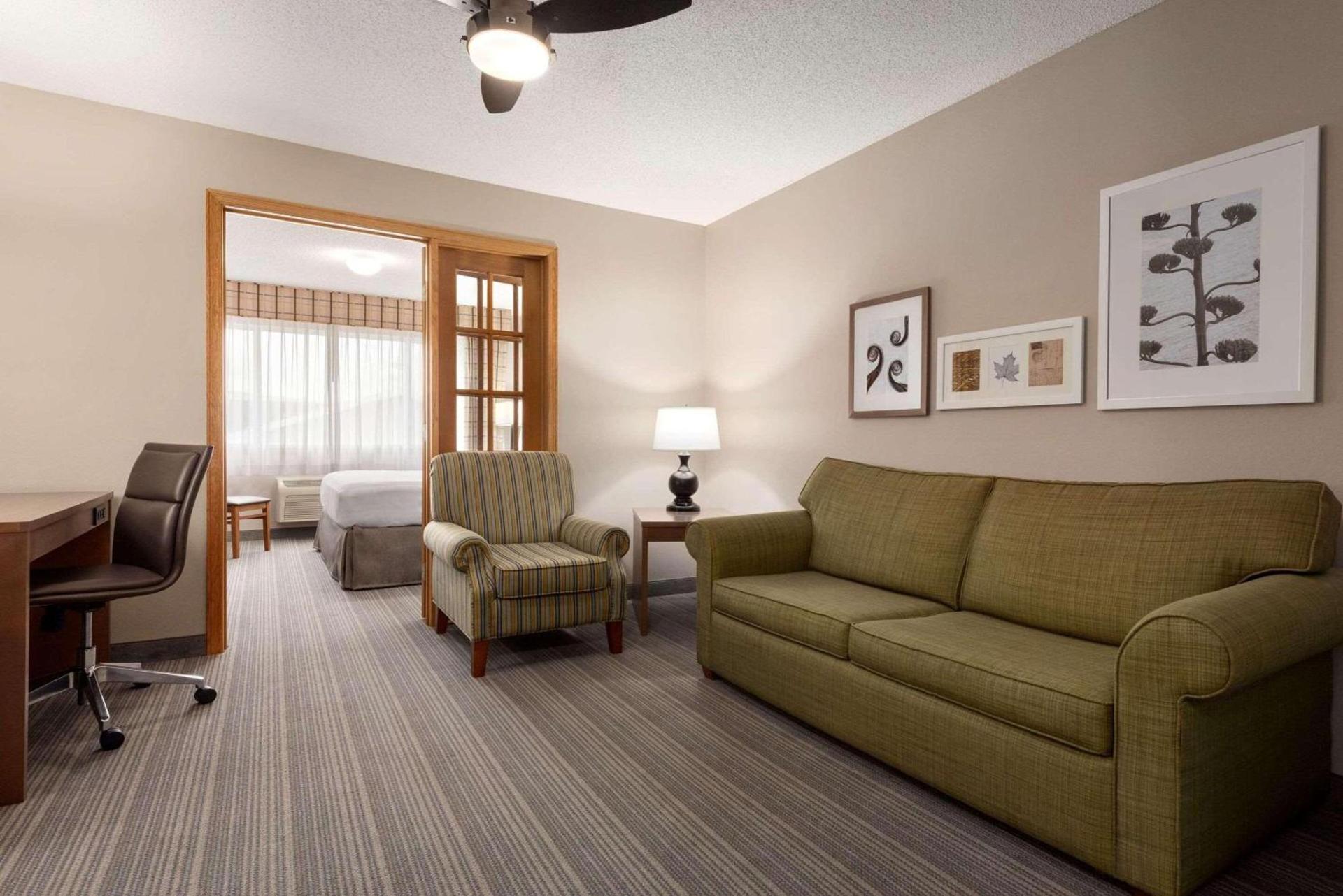 Country Inn & Suites by Radisson, Baxter, MN photo 6