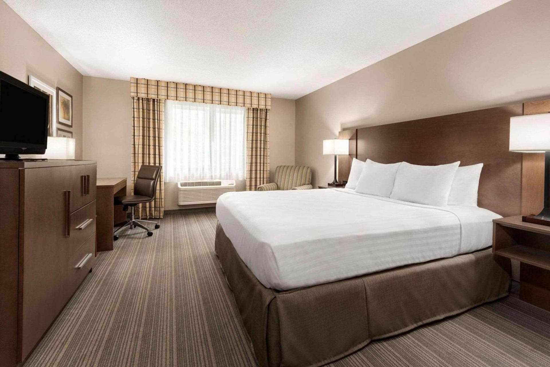 Country Inn & Suites by Radisson, Baxter, MN photo 4