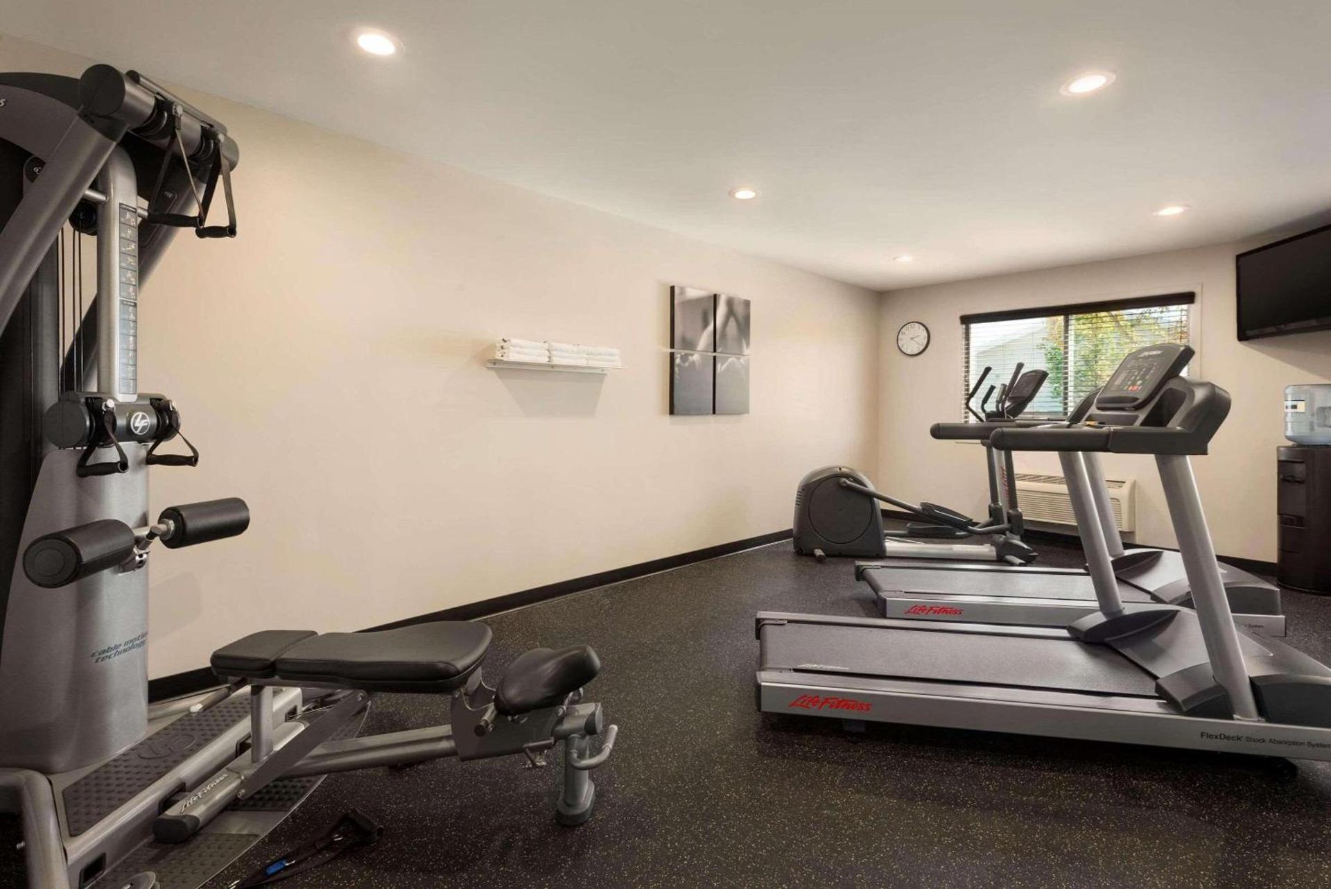 Country Inn & Suites by Radisson, Baxter, MN photo 9