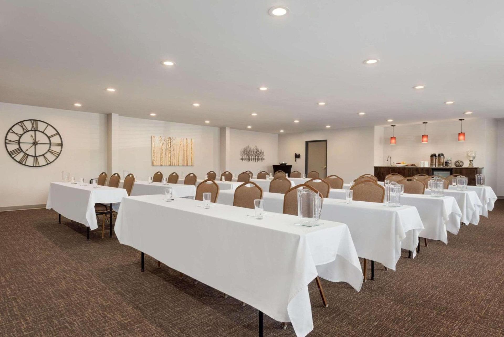 Country Inn & Suites by Radisson, Baxter, MN photo 10