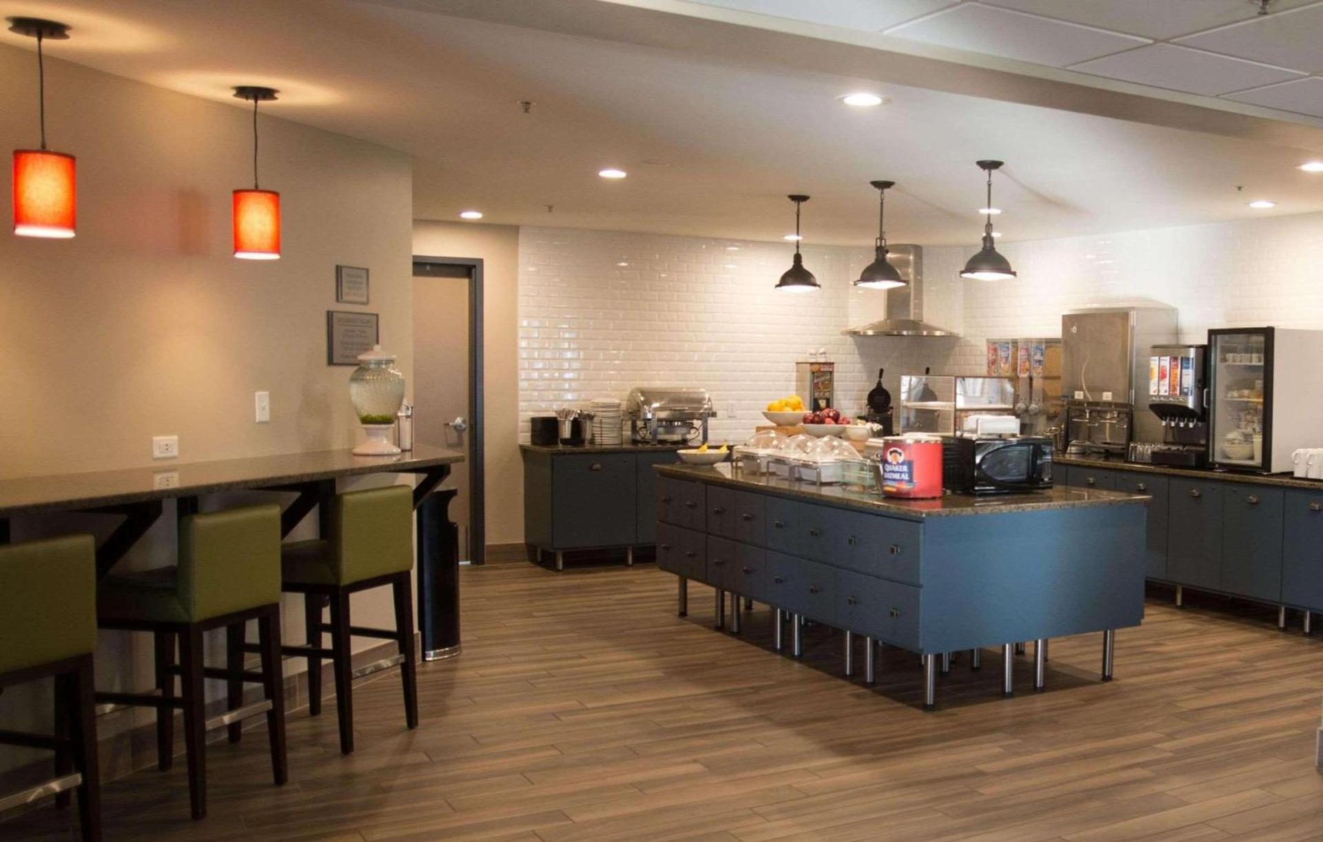 Country Inn & Suites by Radisson, Baxter, MN photo 12