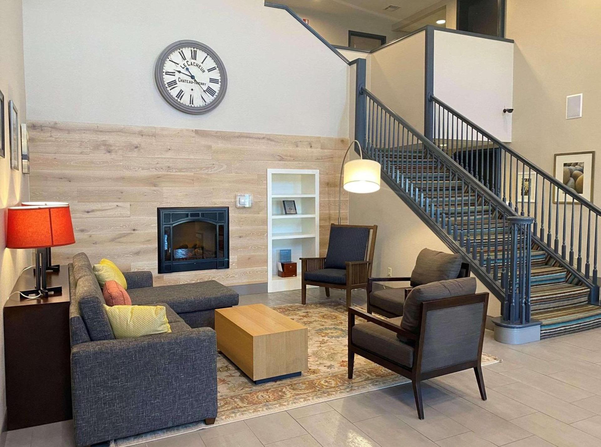 Country Inn & Suites by Radisson, Nevada, MO photo 2