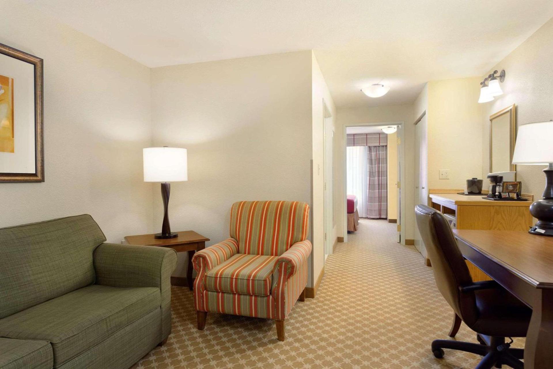 Country Inn & Suites by Radisson, Nevada, MO photo 5