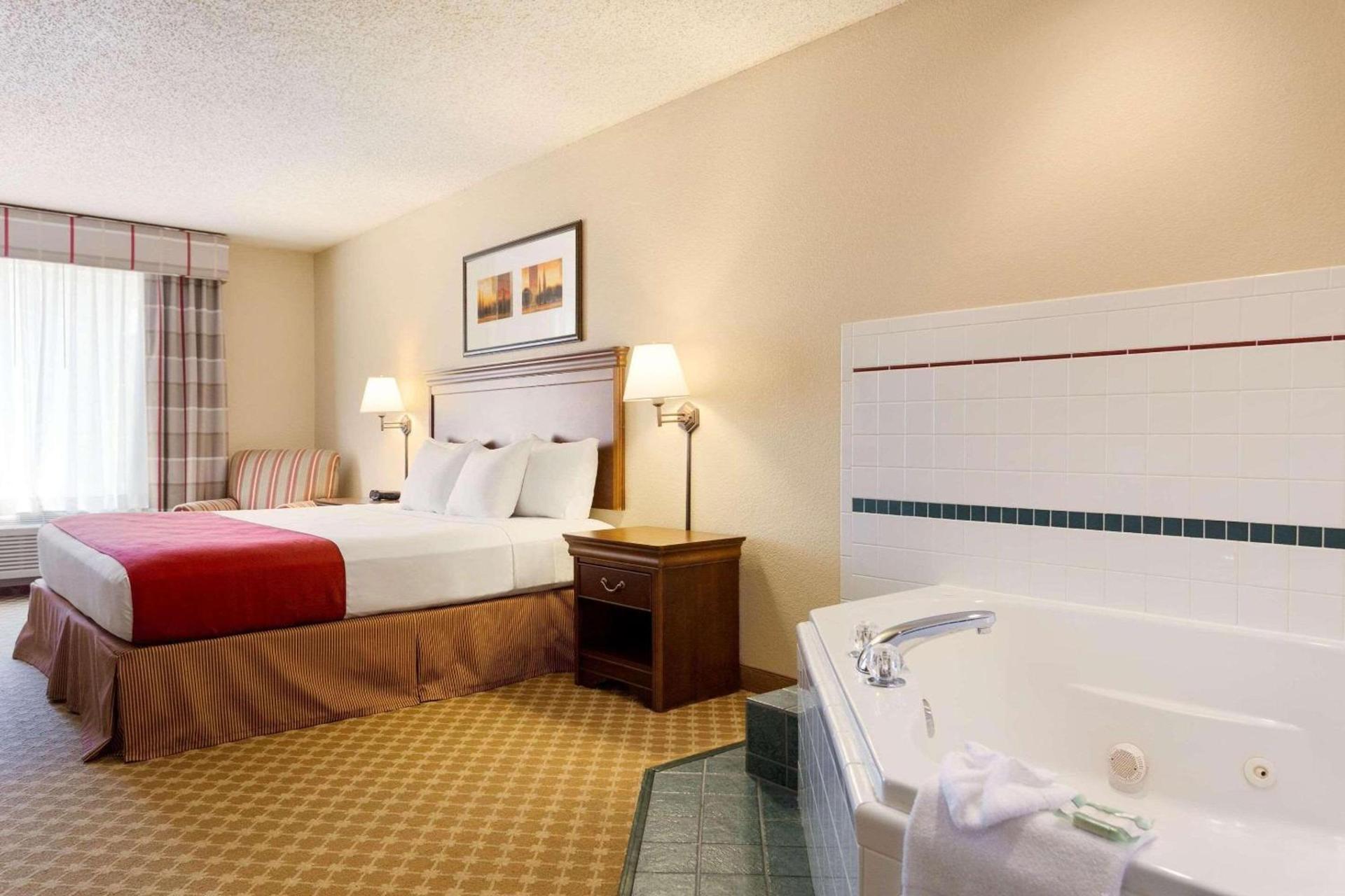 Country Inn & Suites by Radisson, Nevada, MO photo 6