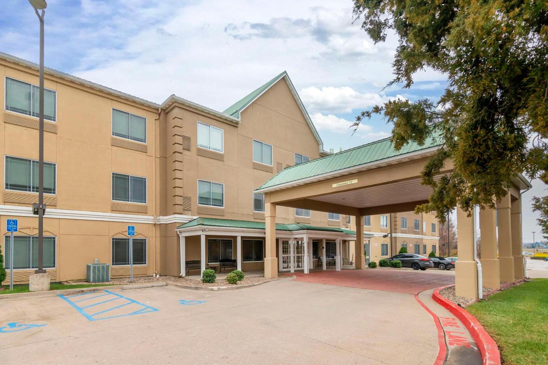 Country Inn & Suites by Radisson, Columbia, MO photo 2