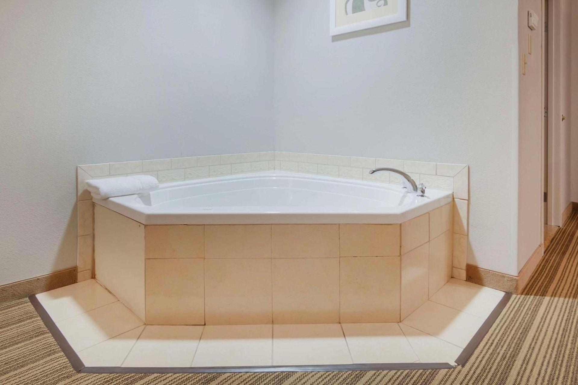 Country Inn & Suites by Radisson, Columbia, MO photo 33