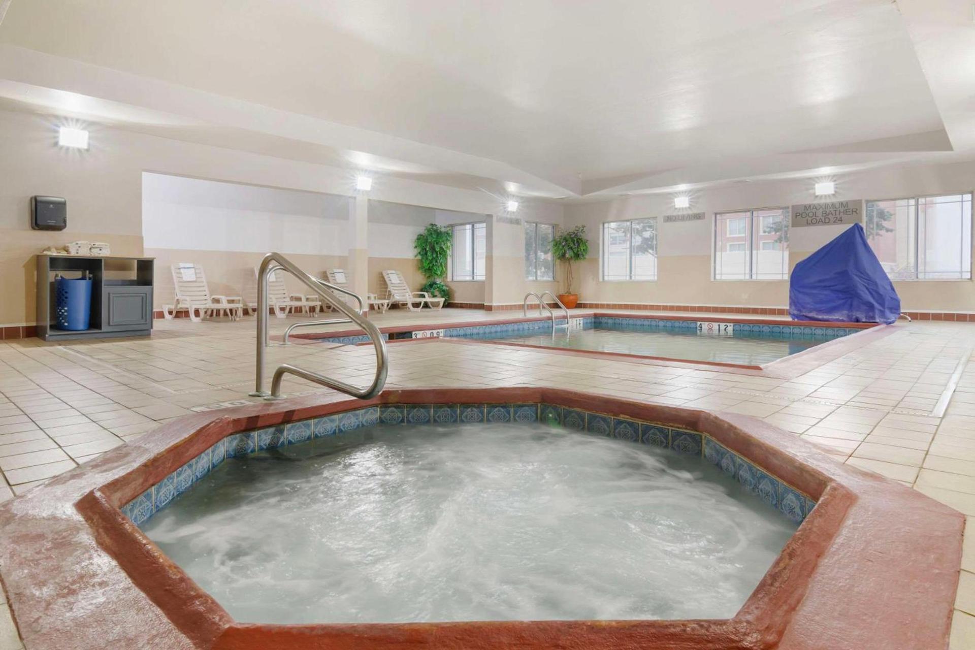 Country Inn & Suites by Radisson, Columbia, MO photo 35